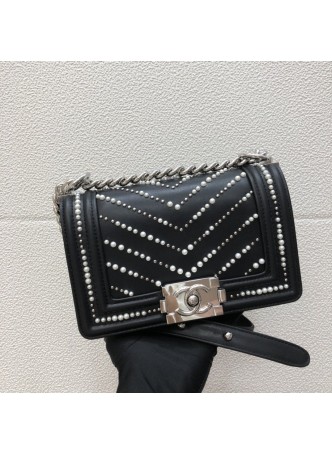 BOY CHANEL BAG 2020  CHEVRON PEARL  20